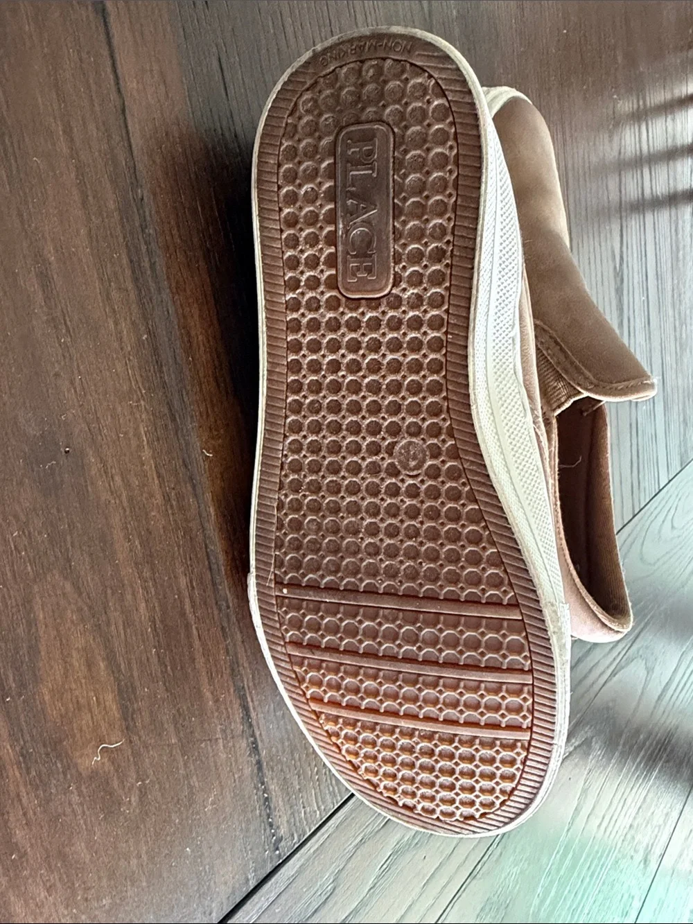 Slip-On Boy’s Casual loafer Sneakers in Light Brown, size 1
